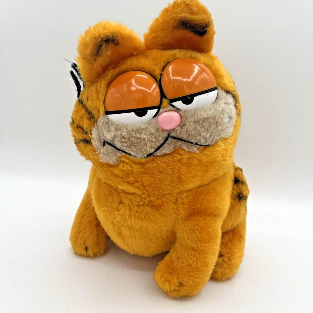 Vintage Garfield Cat Plush Sitting Stuffed Animal 9.25"